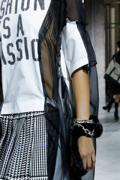 Look 60